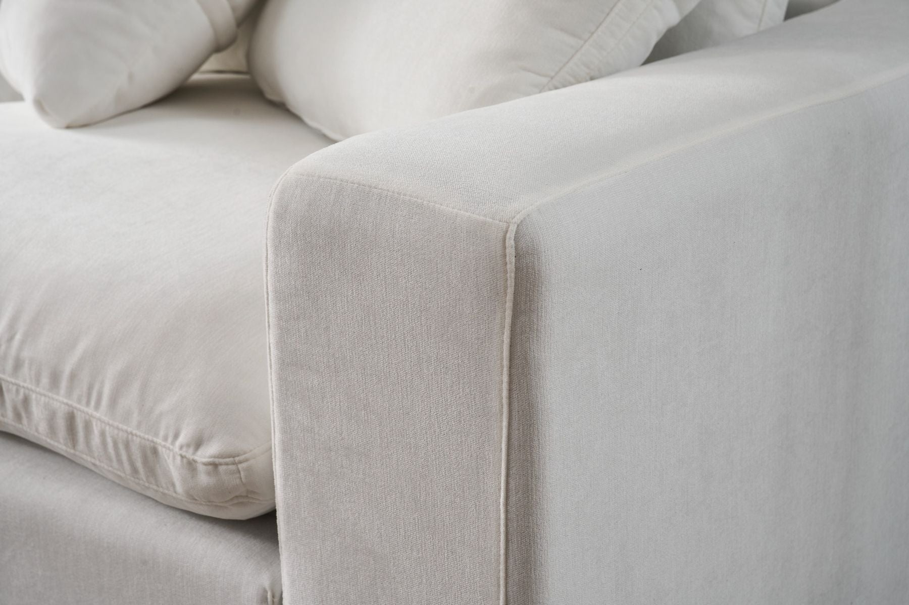 Norwick White Cloud Sectional Sofa – 4-Piece